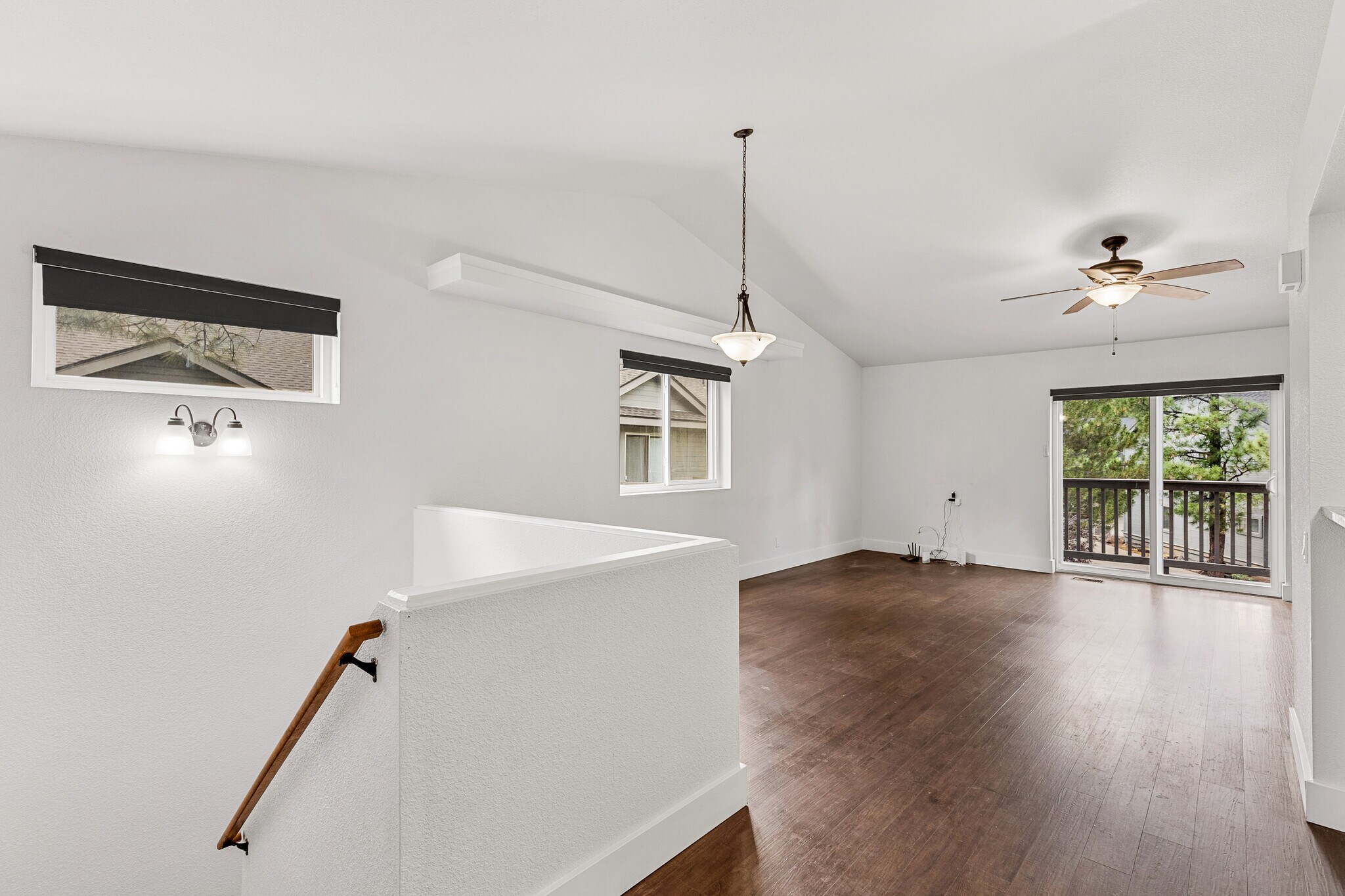 Building Photo - 111 E Oak Ave