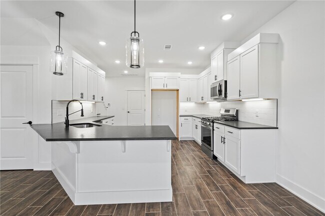 Building Photo - 64 W Gilpin St