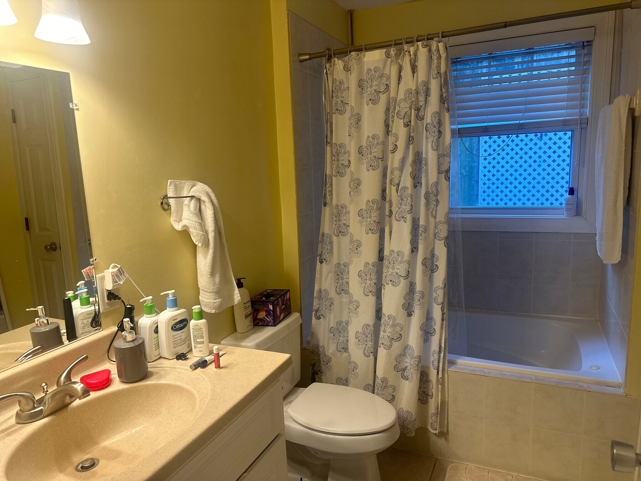 Building Photo - 137 Calumet St