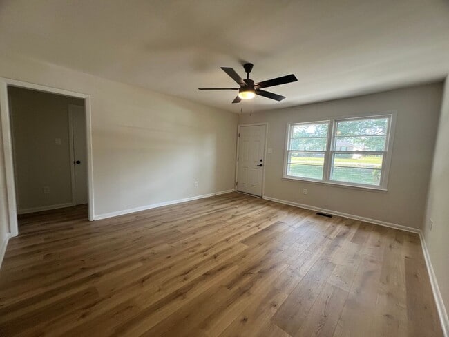 Building Photo - 1811 Battleground Dr