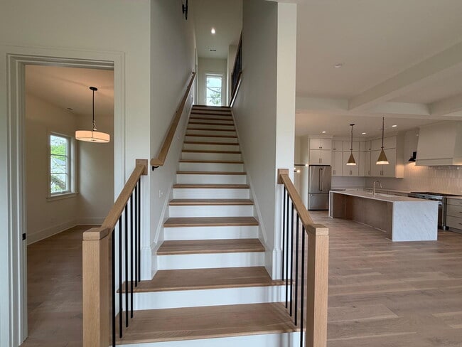 Building Photo - "Spacious and Elegant 4-Bedroom Home on Dover Avenue with 3.5 Baths and Nearly 3000 Sq Ft of Livi...