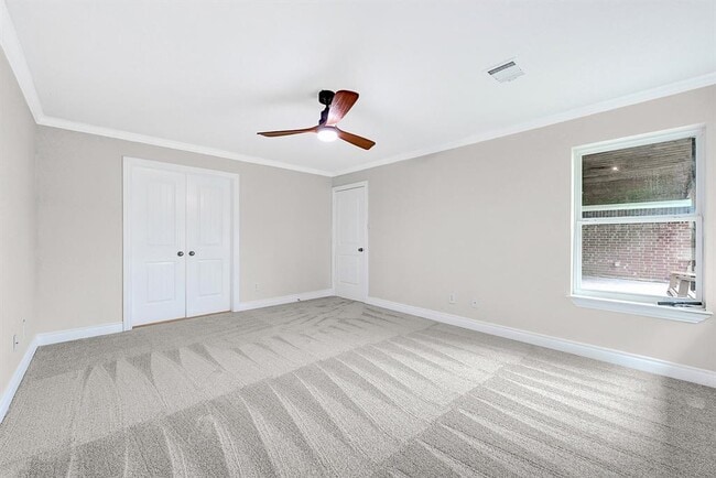 Building Photo - 14090 Waterview Dr
