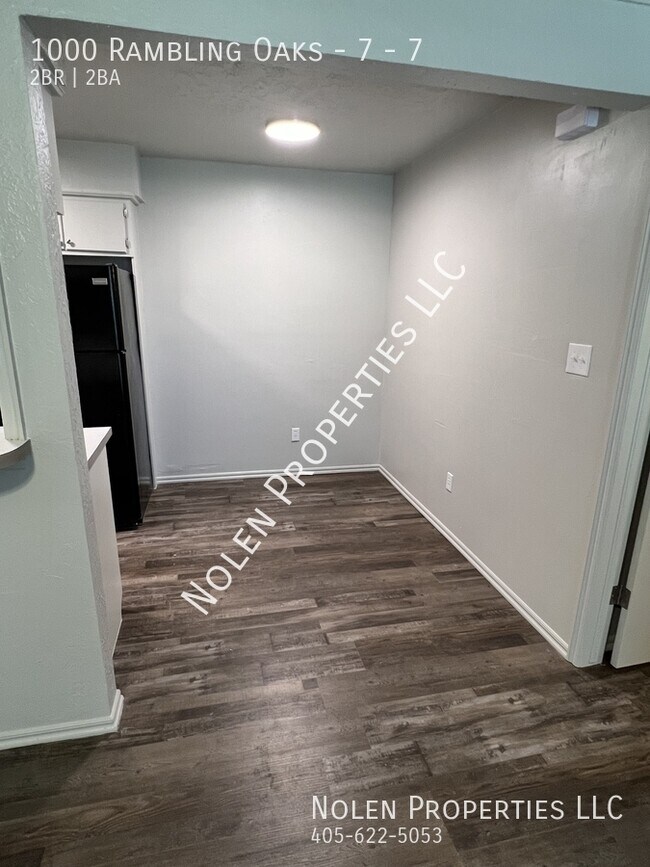 Building Photo - 1000 Rambling Oaks Dr
