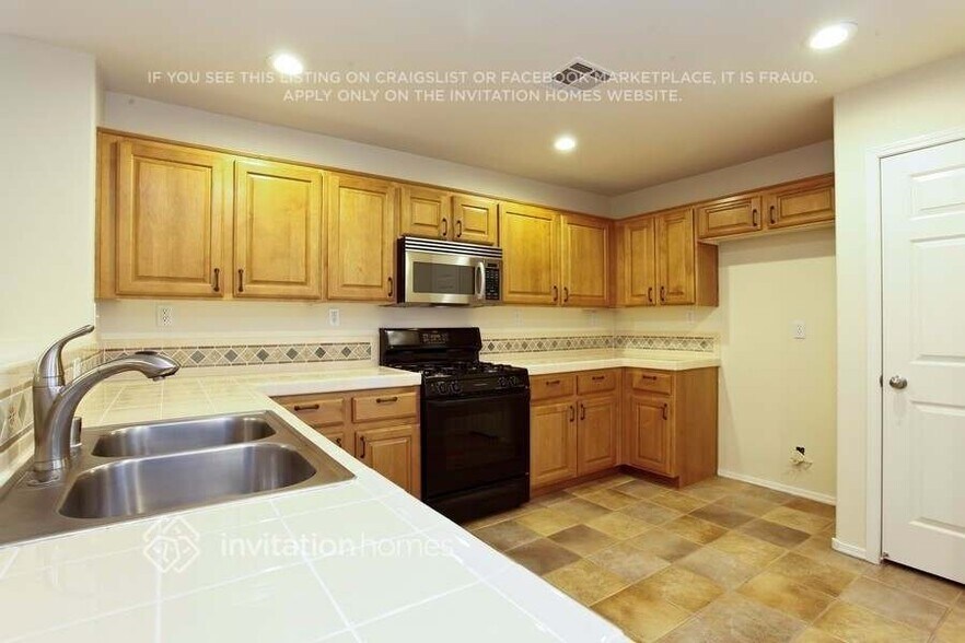 Building Photo - 9048 Starling Wing Pl
