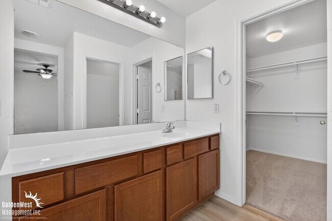 Building Photo - Beautiful 4Bdm 3.5Ba Home in South Phoenix!