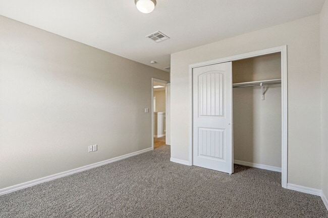 Building Photo - 629 La Entrada Cir