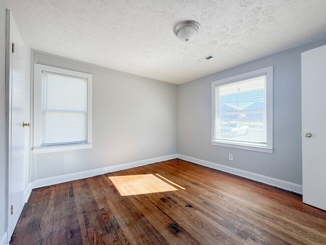 Building Photo - 4 Bedroom Two-Story Home with Large Yard, Lawn Care Included