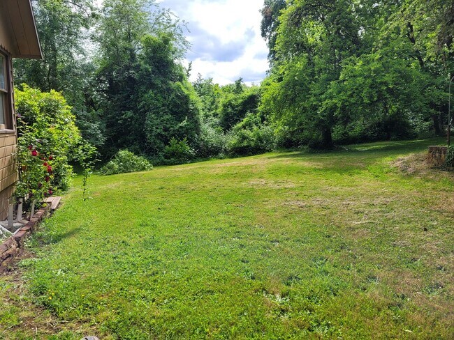 Building Photo - Lewis & Clark Graduate/Law Students ONLY