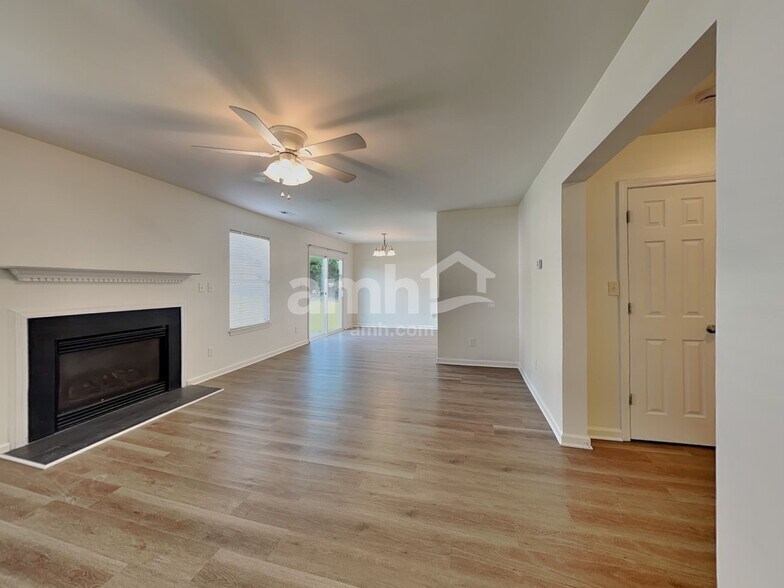Building Photo - 1516 Clover Ridge Ct