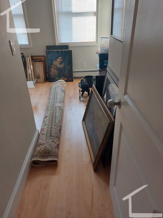 Building Photo - HOT ALLSTON LISTING!!!!