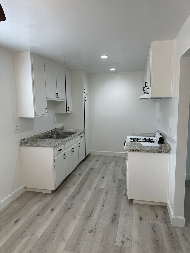 Building Photo - 3020-4 Quartz Lane