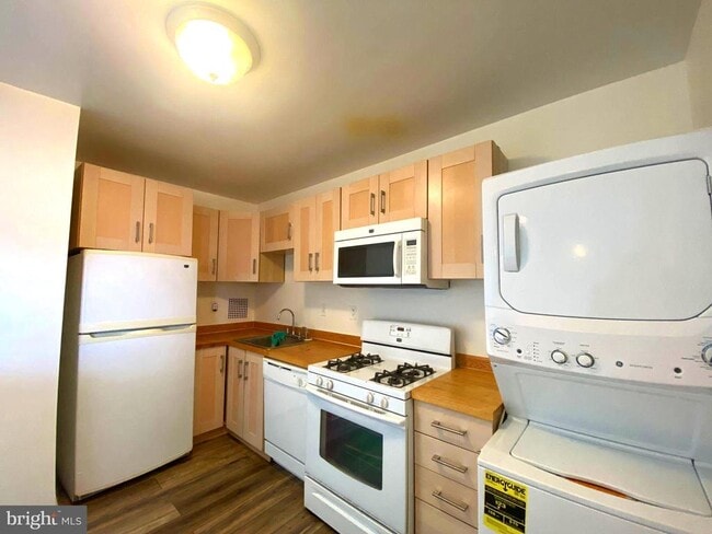 Building Photo - 3705 S George Mason Dr