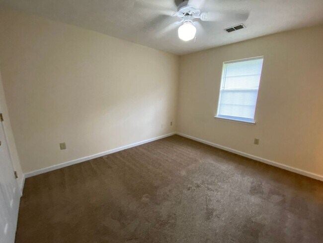 Building Photo - PRE-LEASING FOR AUGUST 2026!