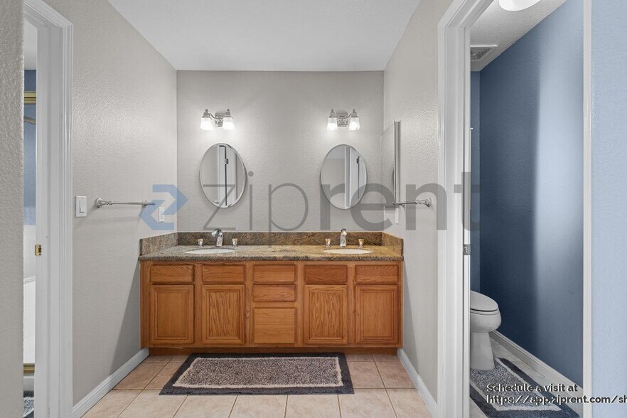 Building Photo - 1088 Vista Pointe Cir