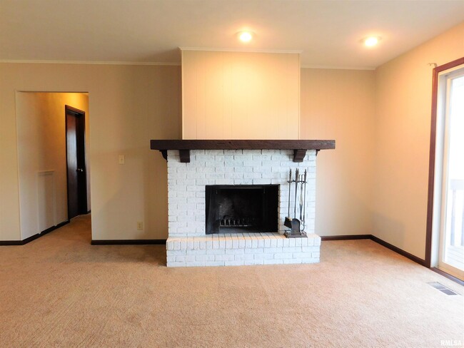 Building Photo - 1013 E Jackson St