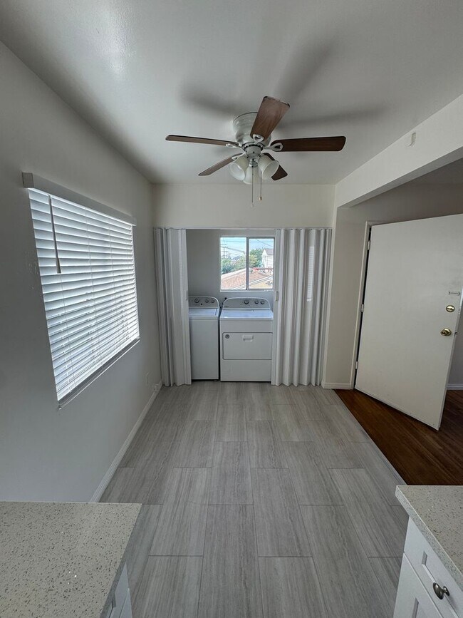 Building Photo - 624-624 W Riggin St