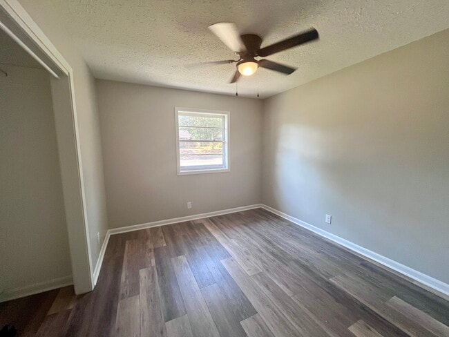 Building Photo - 609 Hemlock St