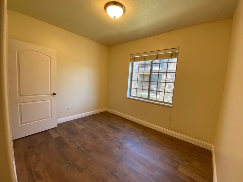 Building Photo - 209 N 1200 W