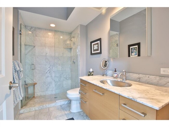 Building Photo - 1350 Main St