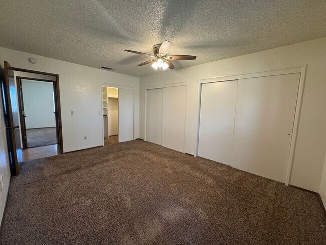 Building Photo - Spring Valley Lake Community Home