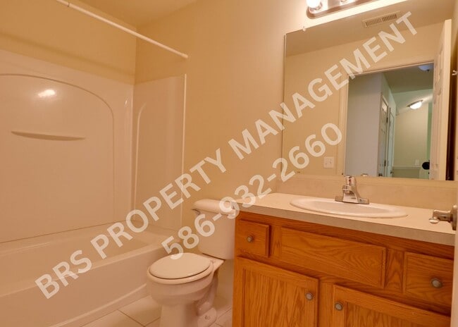 Building Photo - Shelby Twp 2 bedroom, 2 bath condo for lease.