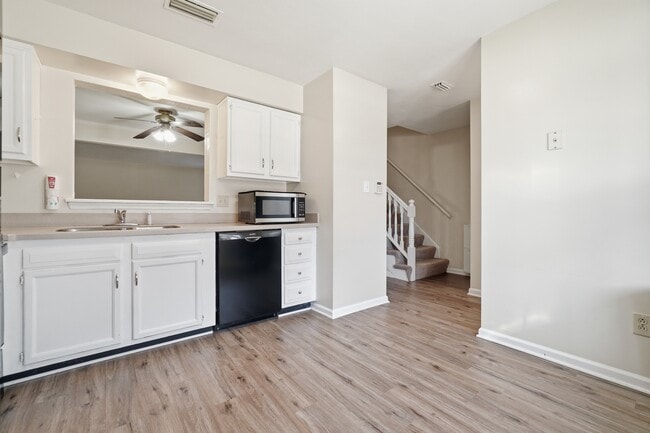 Building Photo - 3914 Wyckoff Dr