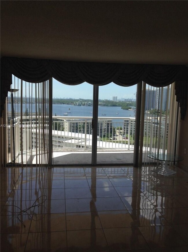 Building Photo - 18011 Biscayne Blvd