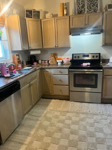 Building Photo - 12 E 54th St