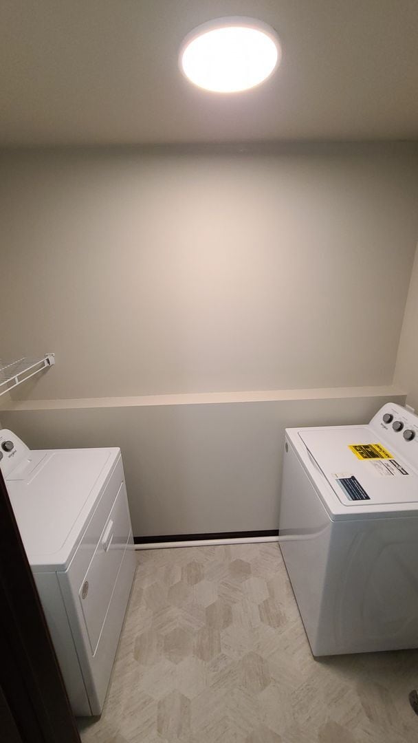 Building Photo - Modern 3 Bedroom Home with Garage & Fenced Yard for Rent!