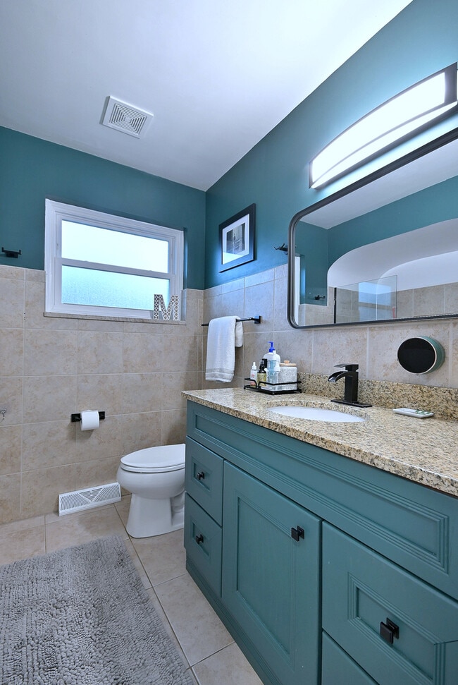 Building Photo - 2307 Edna Ave