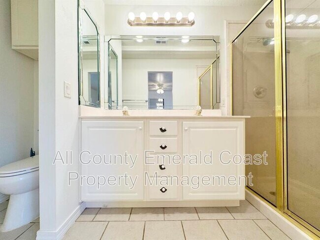 Building Photo - 733 Beach Dr