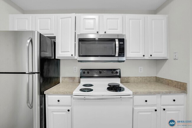 Building Photo - Pet Friendly - One Bed - AVAILABLE NOW