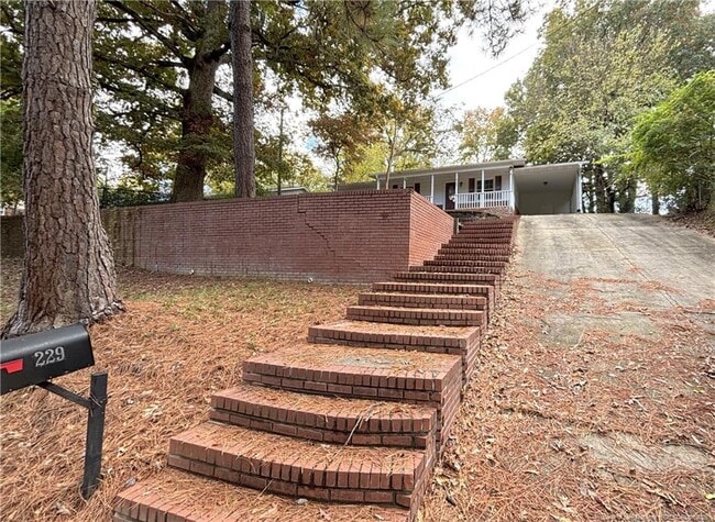 Building Photo - 229 Lansdowne Rd