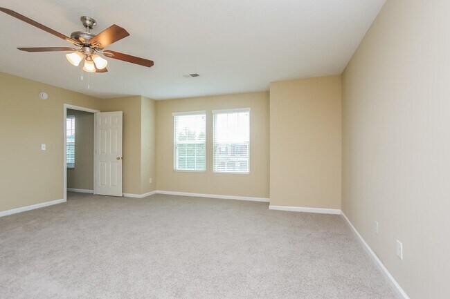 Building Photo - 9996 Chariden Dr