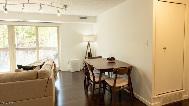 Building Photo - 9761 Sunrise Blvd