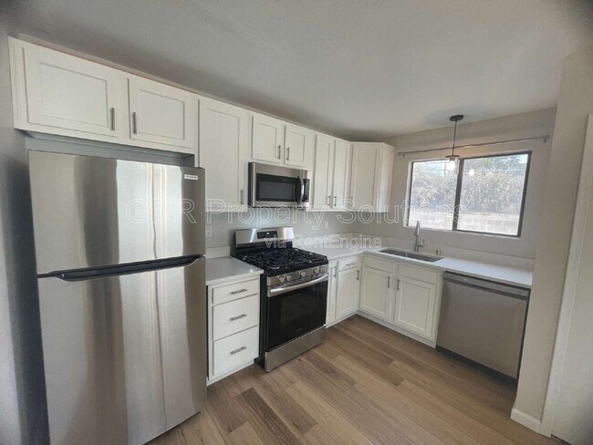 Building Photo - 4733 Platinum Dr NE