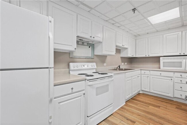 Building Photo - 375 Ralph McGill Blvd NE