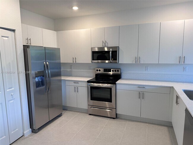 Building Photo - 2671 SE 10th St