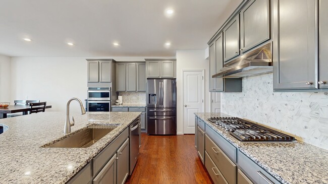 Building Photo - 527 Watercress Dr