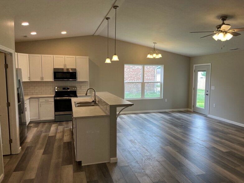 Building Photo - 118 Burgundy Dr