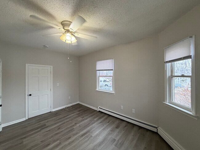 Building Photo - 137 Midland St