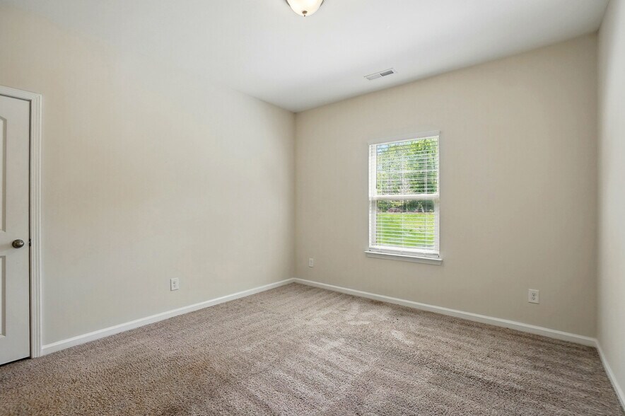 Building Photo - Room in House on Creek Bend Edge Ct