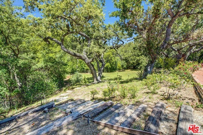 Building Photo - 1515 Outlook Cir