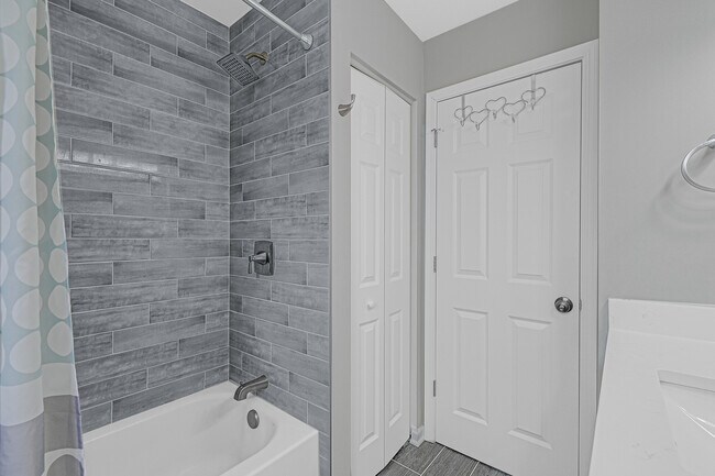 Building Photo - 5103 Gardiner Glenn Dr