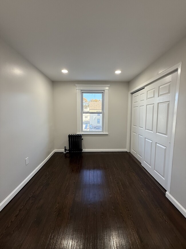 Building Photo - 438 Neville St