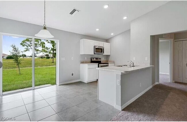 Building Photo - 4023 NE 23rd Pl