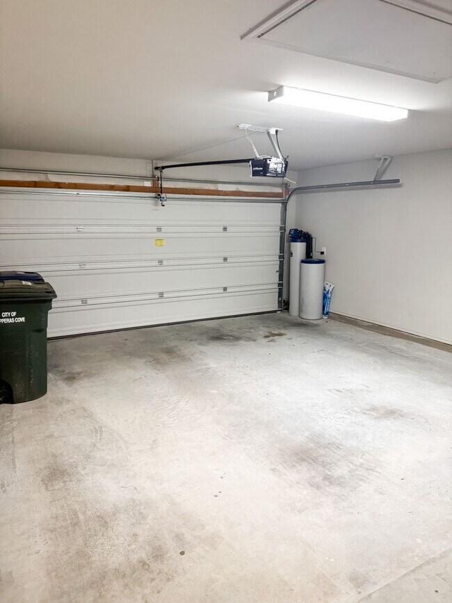 Building Photo - Available Now Beautiful 1 story, 4 bedroom...