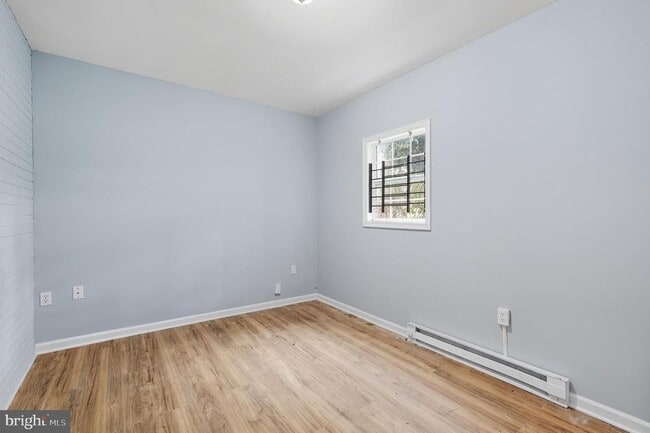 Building Photo - 3919 R St SE