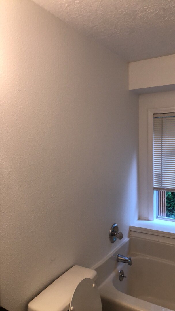 Building Photo - Desirable South Salem Home on Huge Lot! Ne...