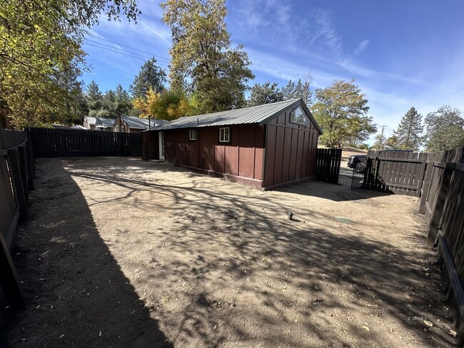 Building Photo - 1 Bedroom Cabin in Mountain Center